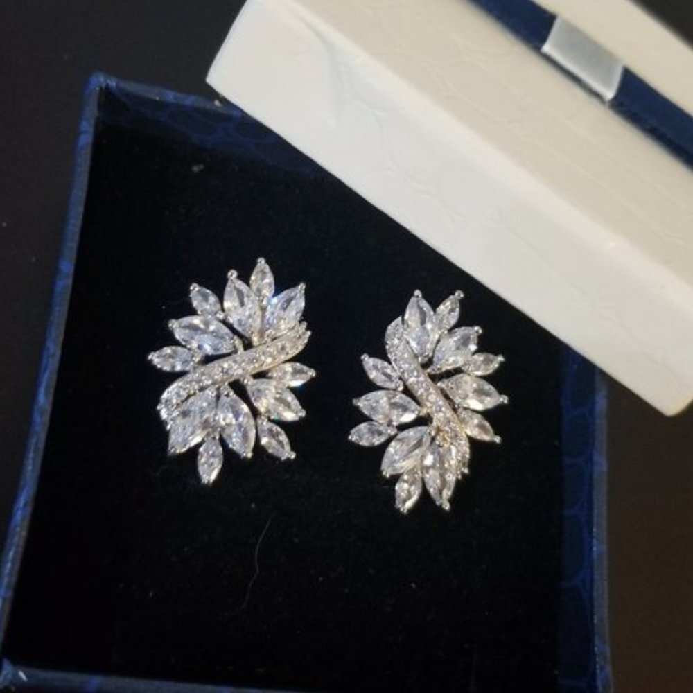 18K White Gold Swarovski crystal Marquise earrings - Picture 2 of 10